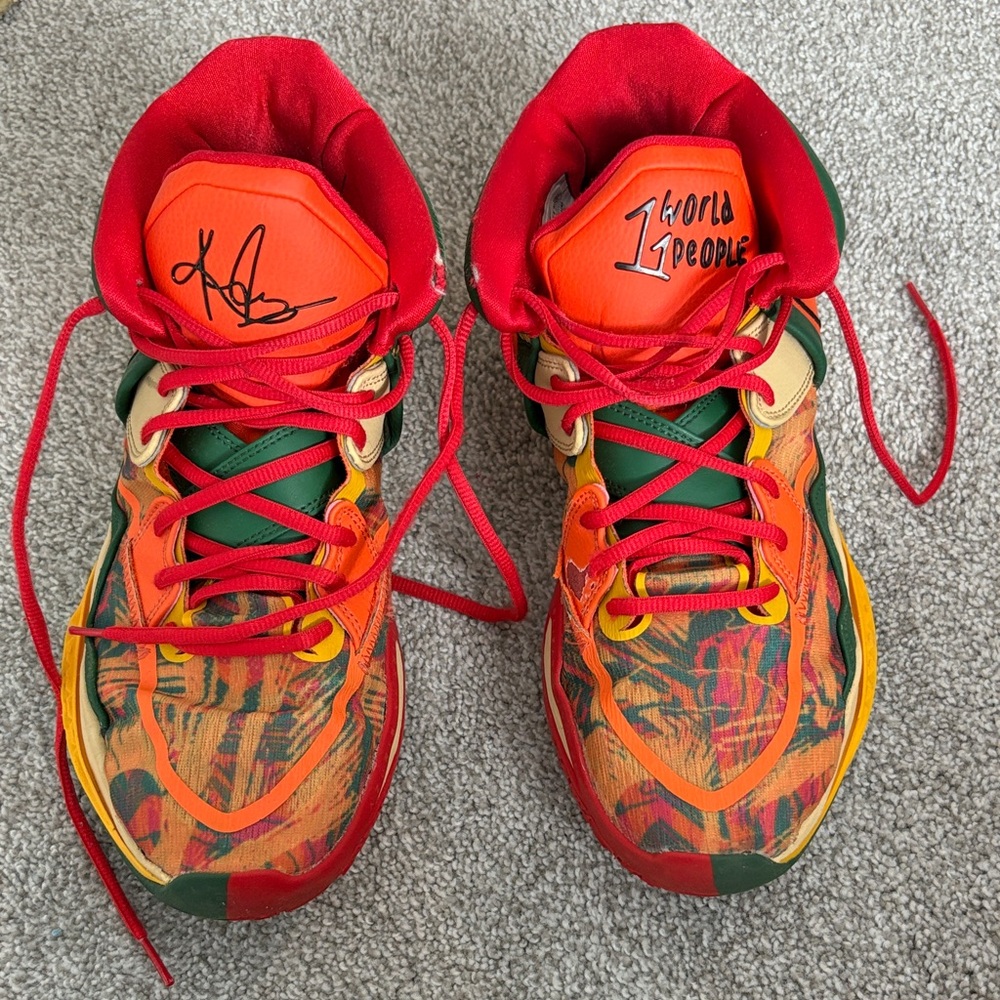Kyrie Irving 1 World 1 People Basketball Shoes